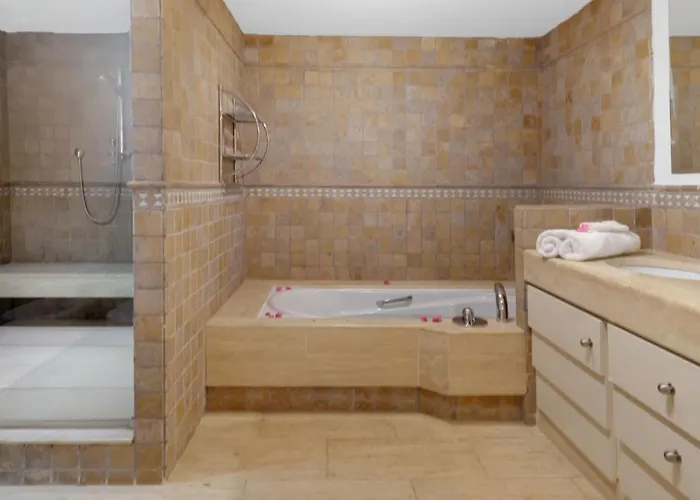 Heaven Penthouse 405 * エステポナ